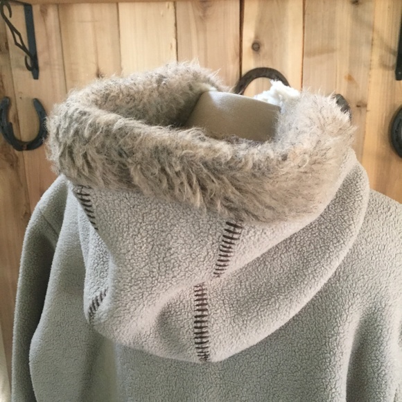 Fleece Button Hood Sweater Christmas Cabin Winter - Picture 7 of 8